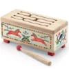 Djeco Trommel Animambo Rechthoek -Djeco Speelgoed djeco drum paarden