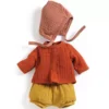 Djeco Poppenkledingset Pomea - Mandarine - 32 Cm 2 Djeco Poppenkledingset Pomea - Mandarine - 32 Cm -Djeco Speelgoed djeco poppenkledingset pomea mandarine 32 cm 1